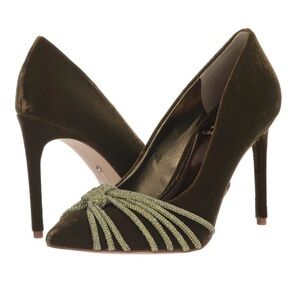 Vince Camuto Faine Dress Pump in Moss